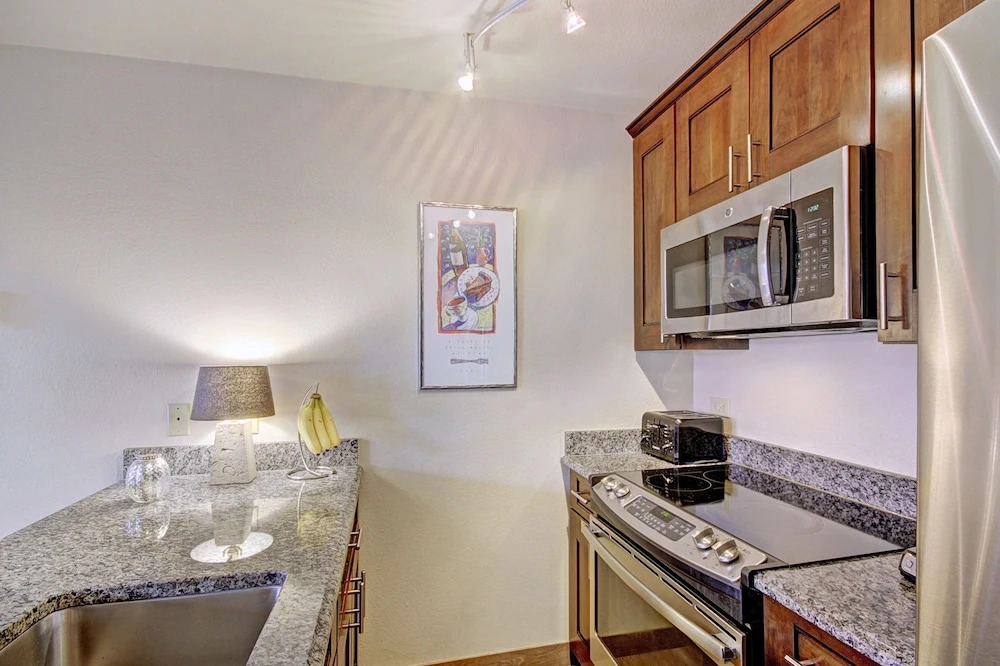 Luminous 2br 2ba - Upscale + Steps To Snowy Fun + Main St 2 Bedroom Condo by RedAwning