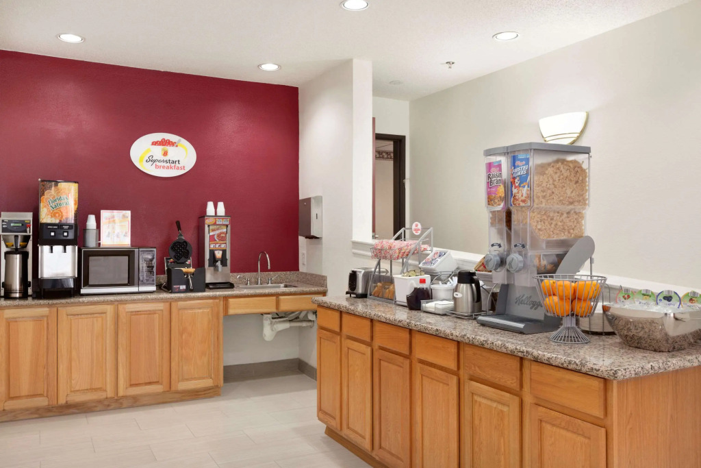 Super 8 by Wyndham Garland Rowlett East Dallas Area