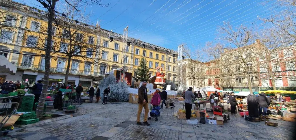 Studio très spacieux avec cour, en plein cœur de ville !