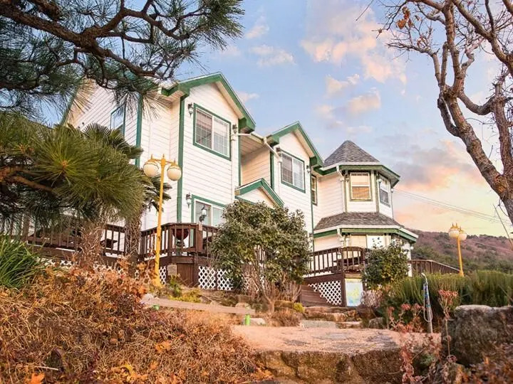 Geoje Dongwoori Pension