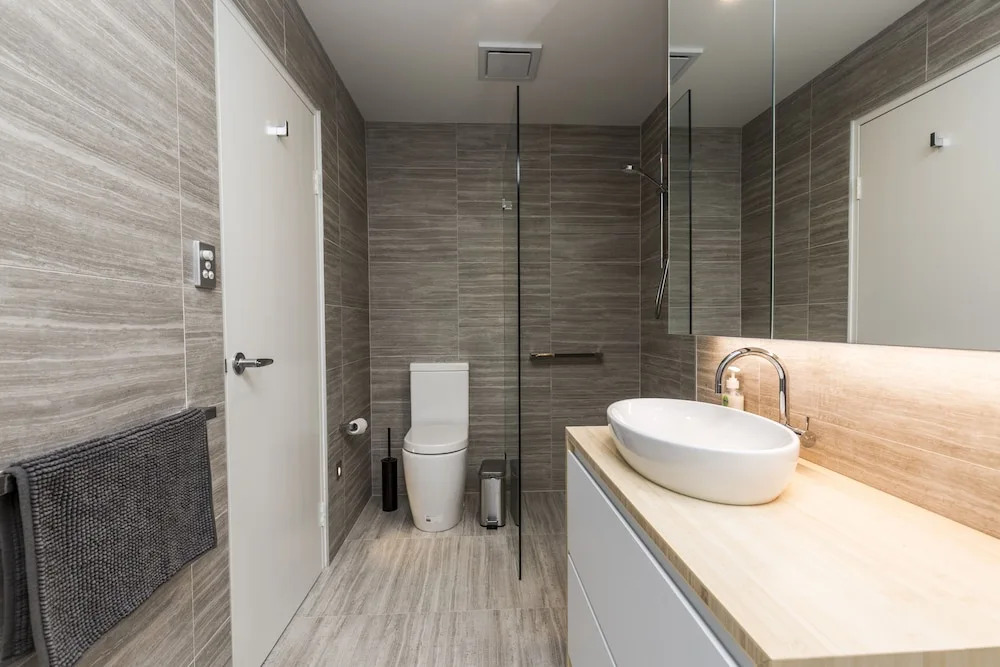 Executive 2 Storey Apartment with Pool