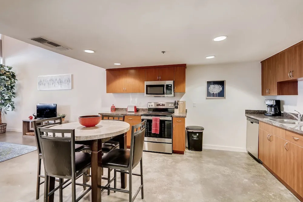 Gorgeous 3 BR Loft In Heart of Gaslamp