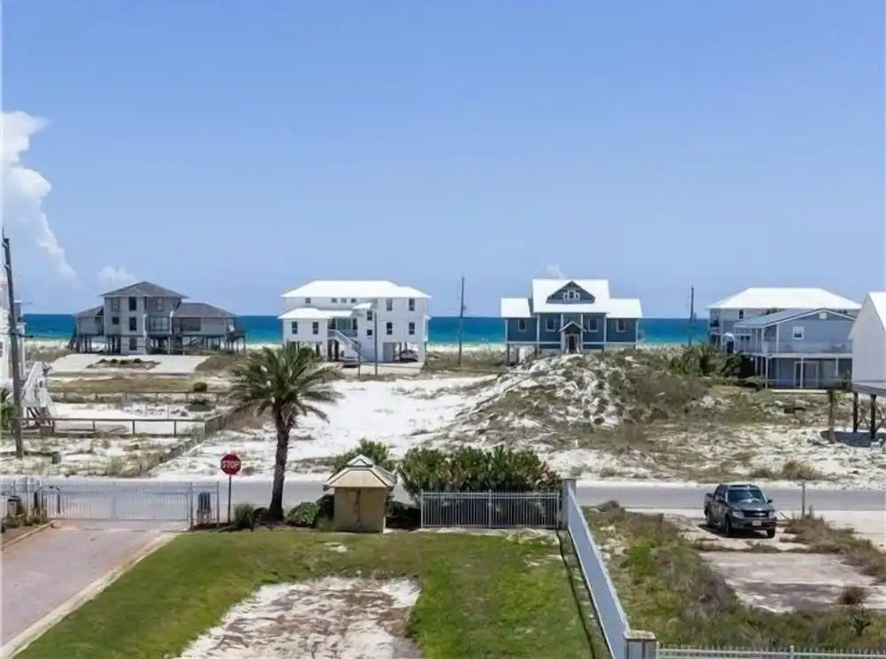 Sea View Play 3 Bedroom Home by RedAwning