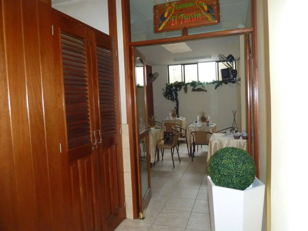 Hostal Huayruro