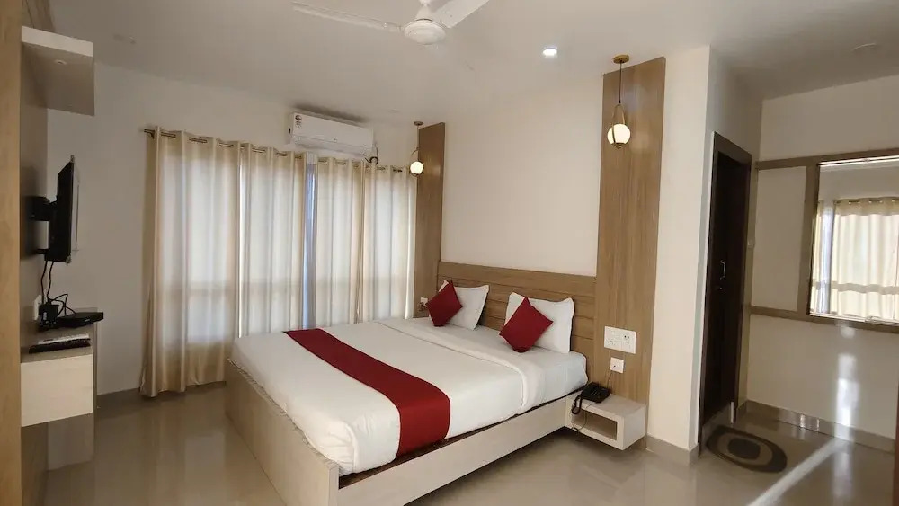 Hotel IVY Grand By GRB