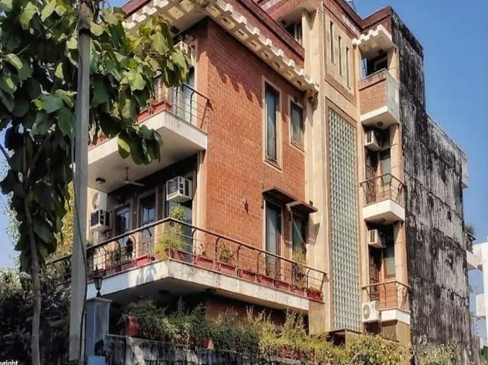 Redbrick villa