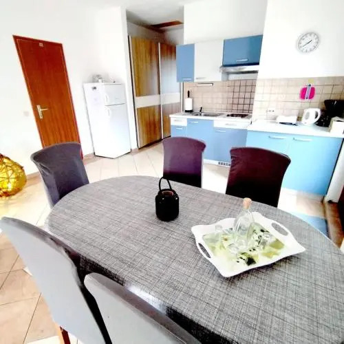 Apartments Grbac Veli Rat-Seaside