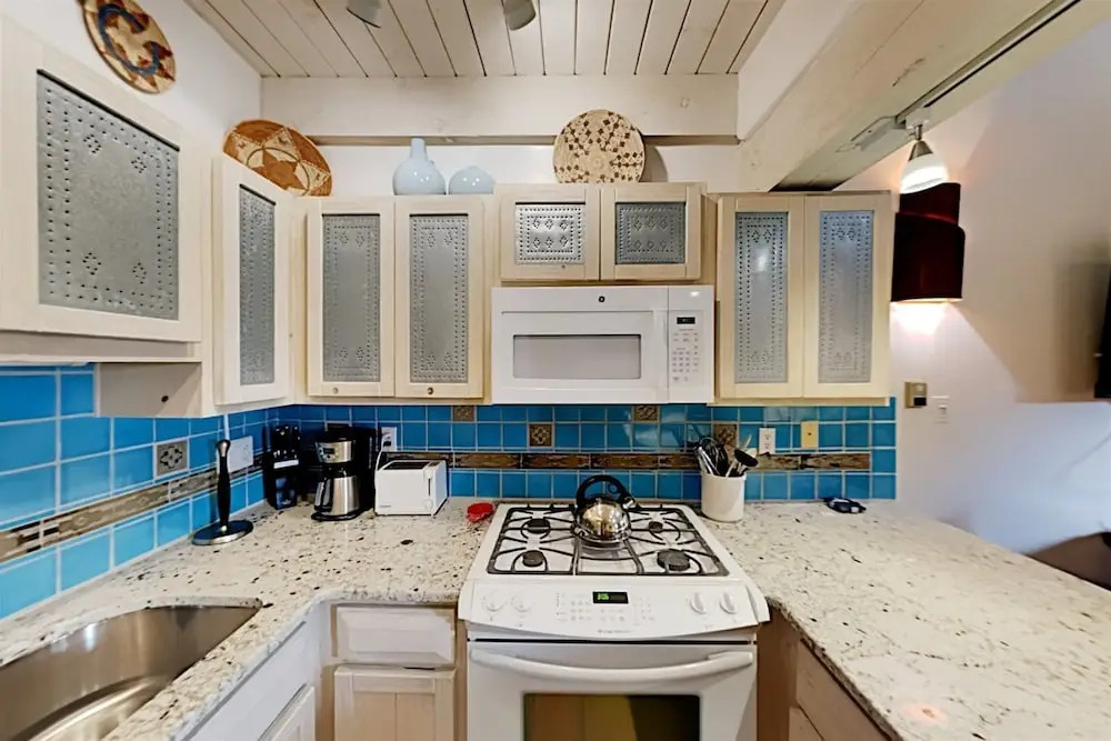 Casa Monzon - Perfect Location, Bright and Sunny Interior
