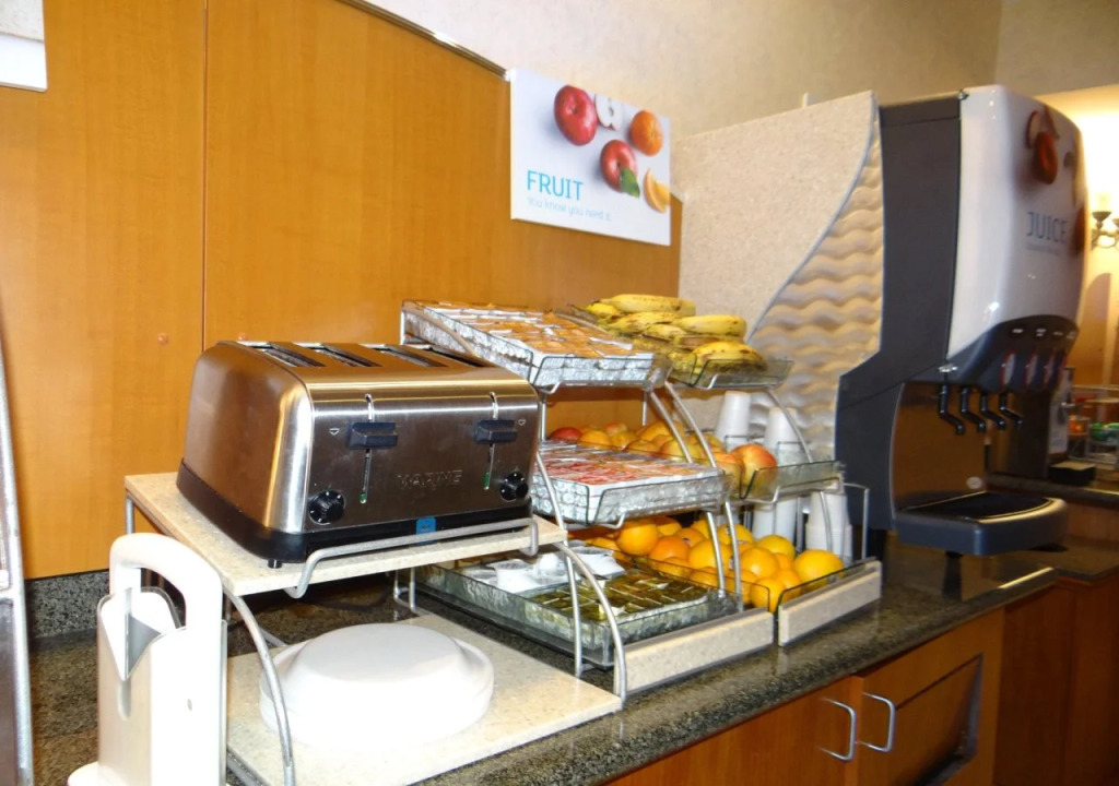 Holiday Inn Express Hotel & Suites Salisbury - Delmar by IHG
