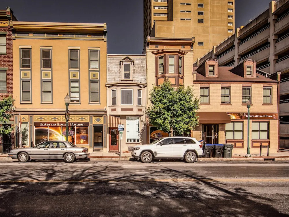 BurgBnB Downtown