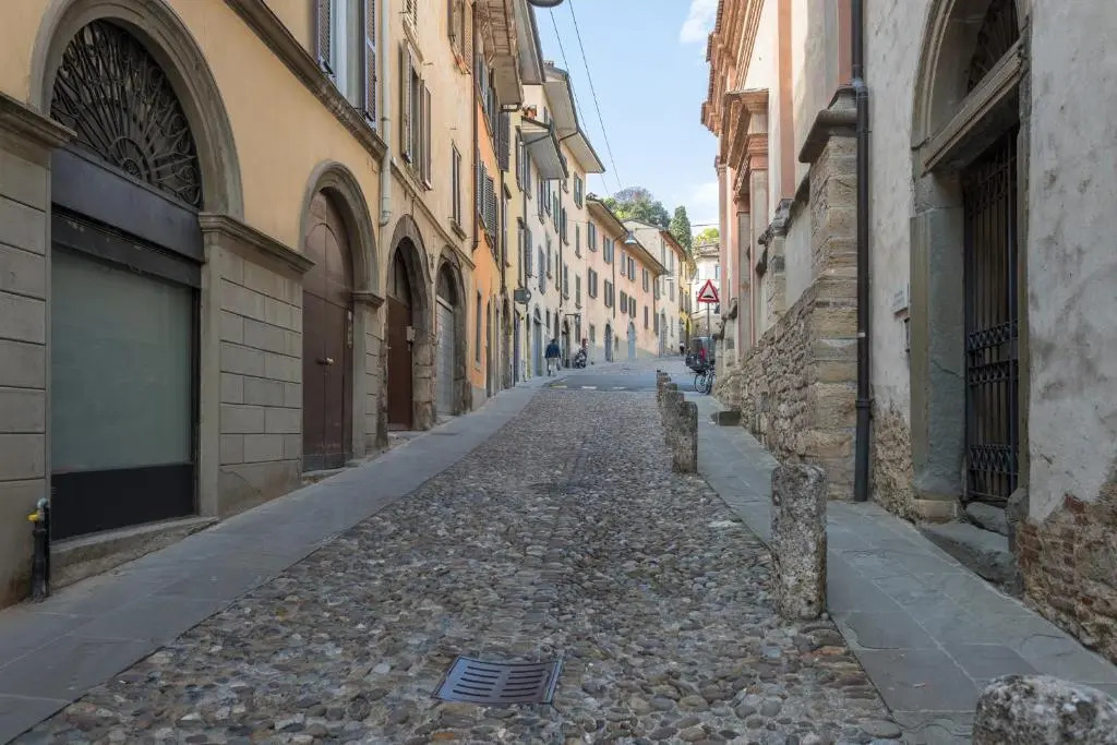 Alessandro 82 - Immobili e Soluzioni Rent