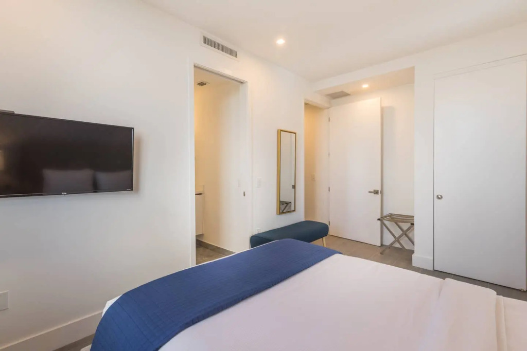 Luxury 2 bedroom apt in South Beach 502