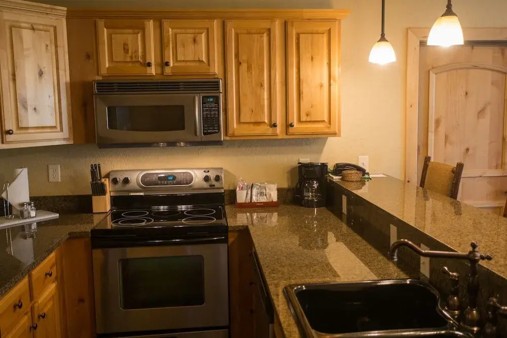 Enormous Condo with Stunning Mountain Views by RedAwning - Save 20% on 7+ Nights!