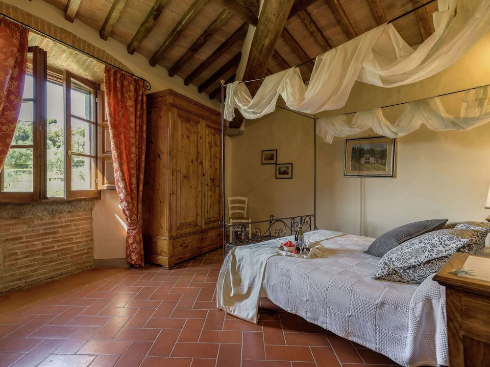 Spacious Cortona Villa