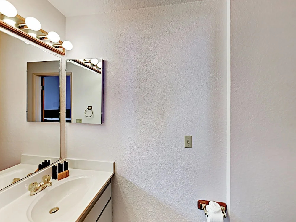 Peaceful Timber - 2 Br Home
