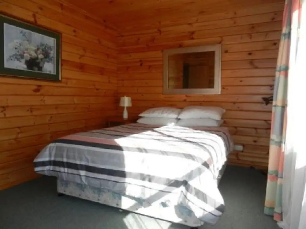 103 Chalet Cres
