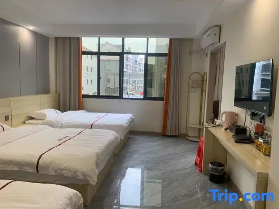 Трёхместный номер Deluxe в Nirwana Beach & Resort