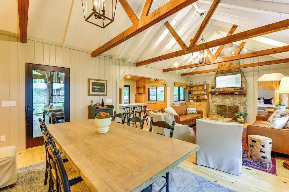 Tranquil Highlands Cottage w/ Fire Pit & Stream!