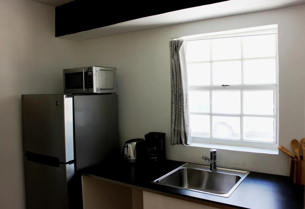 927 Jefferson Suites