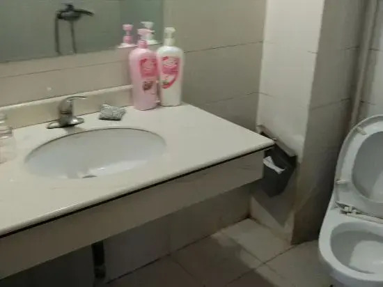 Yueqing Huarong Hotel