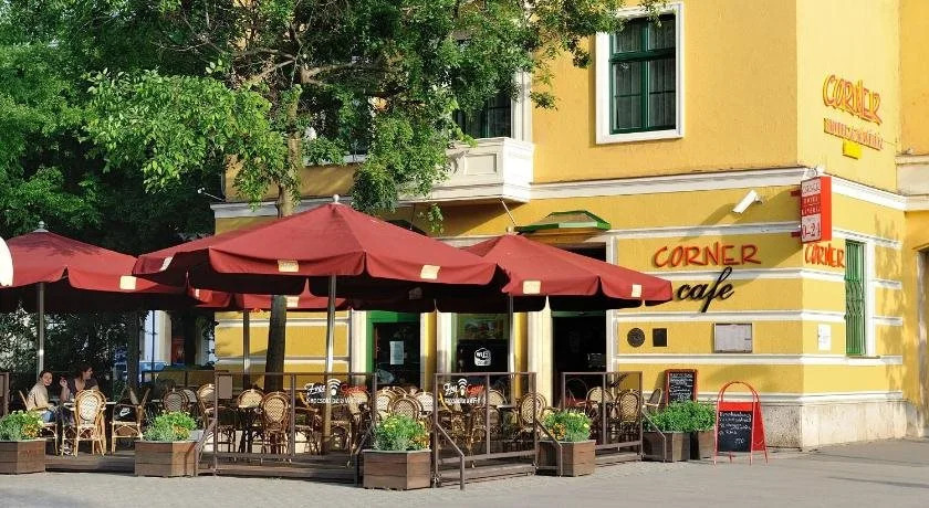 Corner Hotel & Kávéház