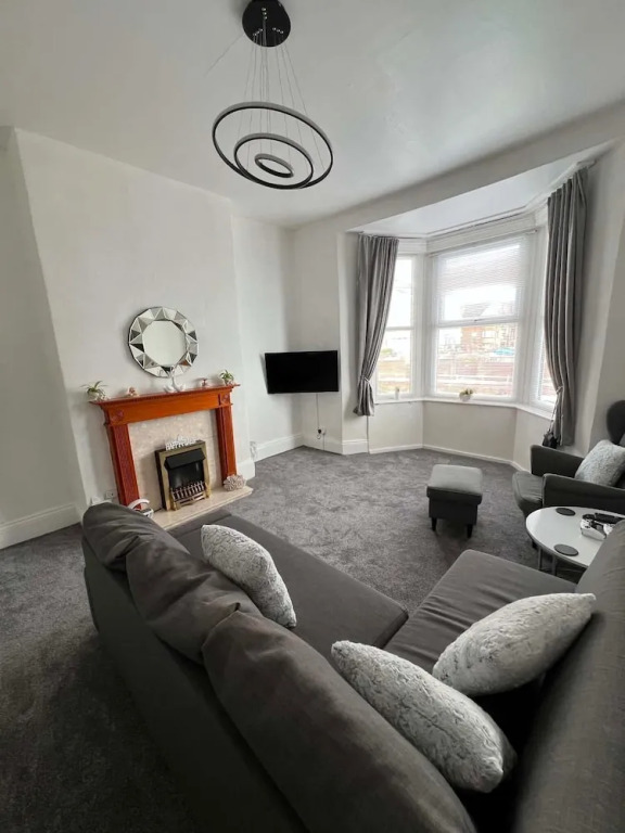 Apartment Sleeps 4 With Parking