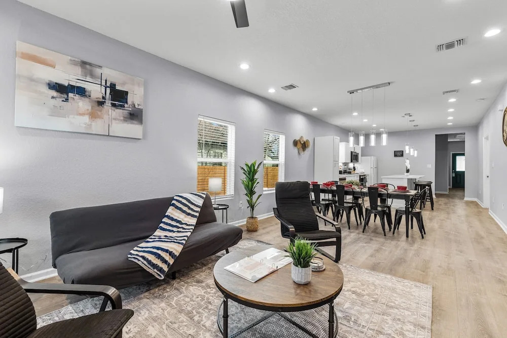 Charming Walkable 4 Br/2.5 BA Near Dtown Riverwalk