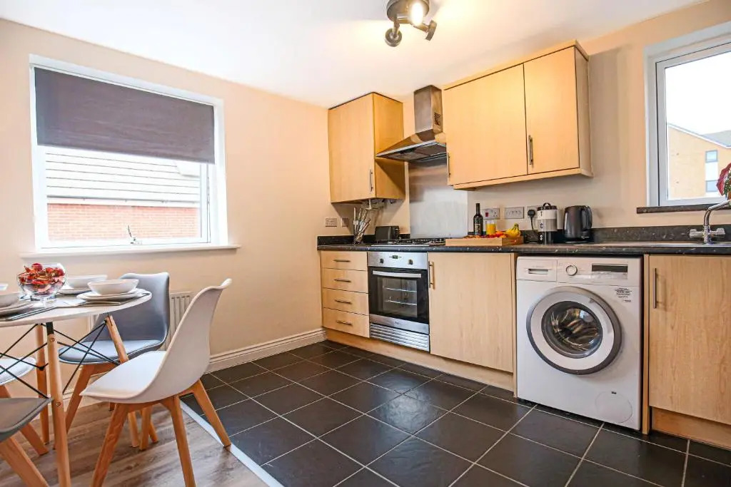 Cosy Two Bedroom, Two Bathroom Apartment in Milton Keynes by HP Accommodation - Free Parking and Wifi