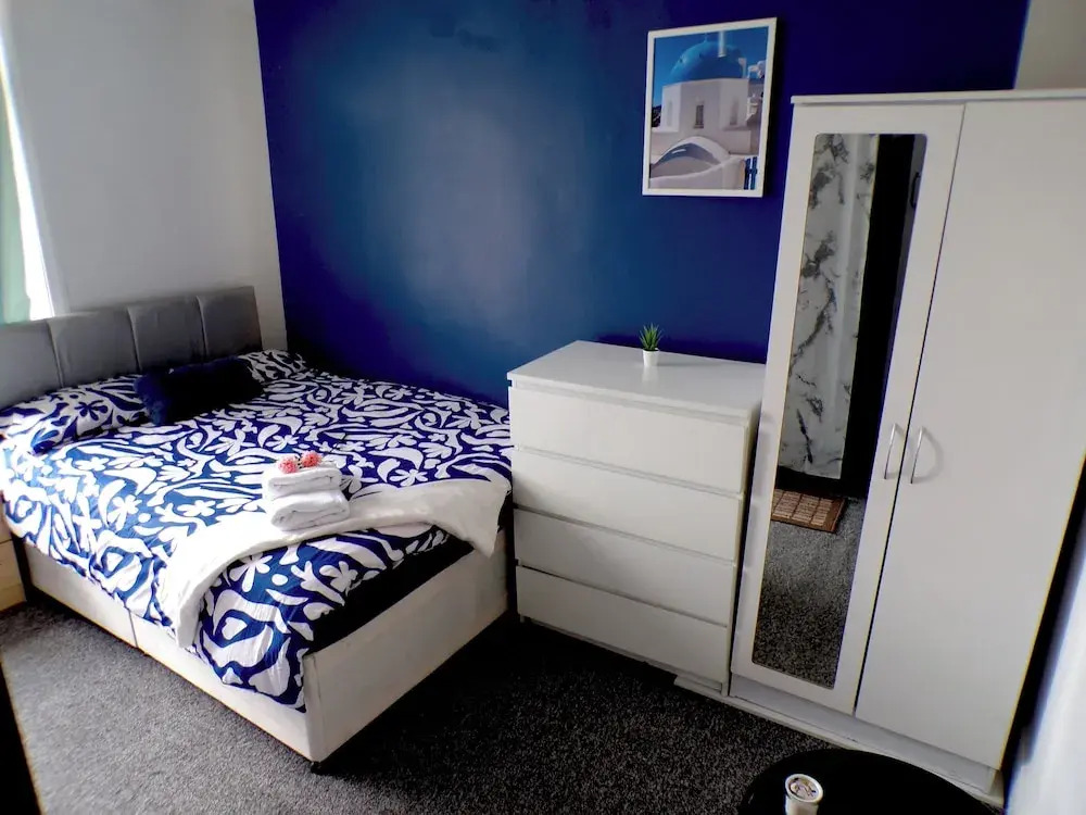Santoriniapartmentwestkensingtonsleeps3-ensuite-ac