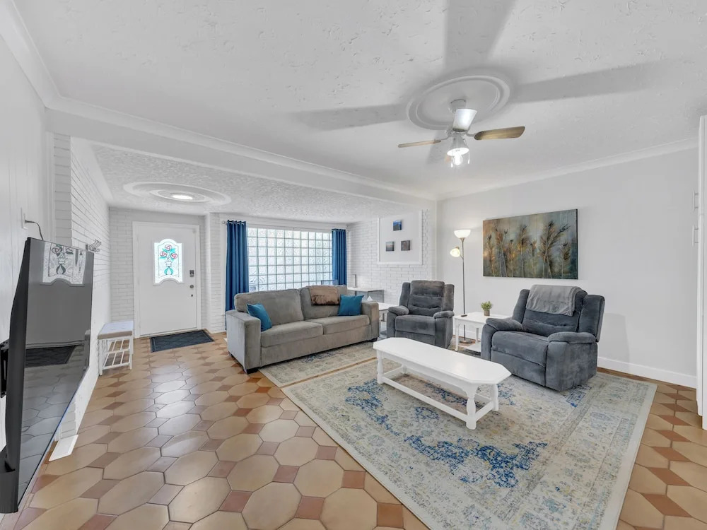 Parkside Flat #5 - Seacliff Beach Suites