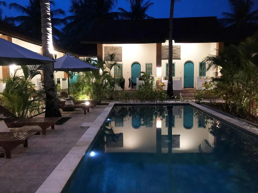 White Coconut Resort