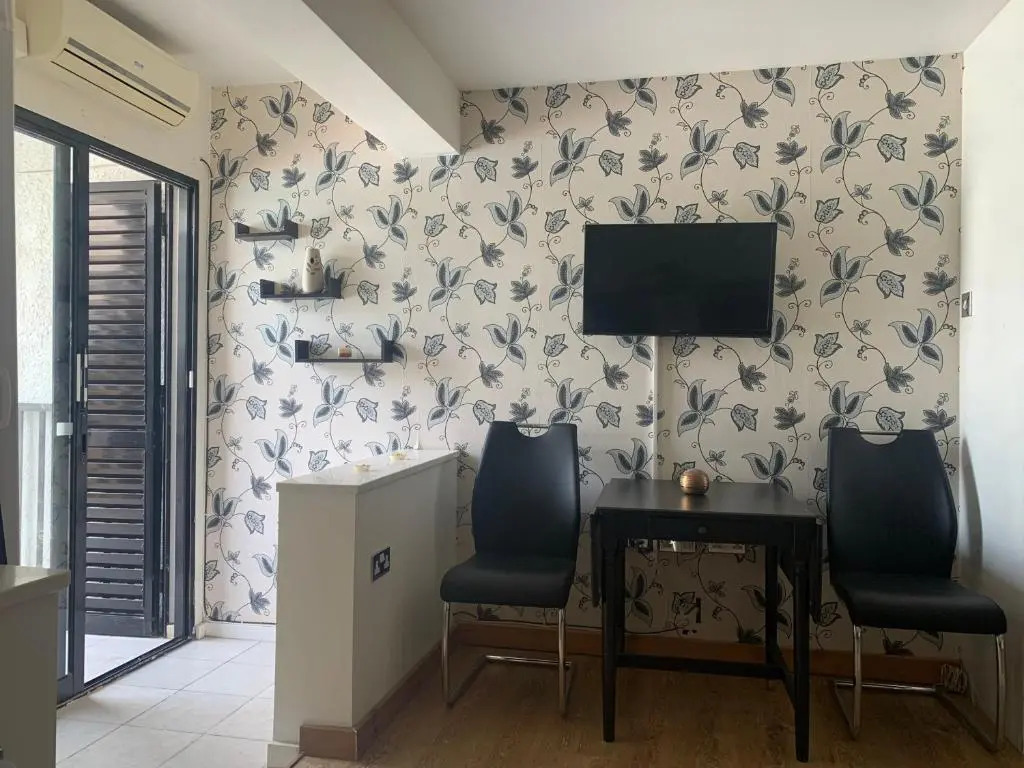 Theodoros Apt.22