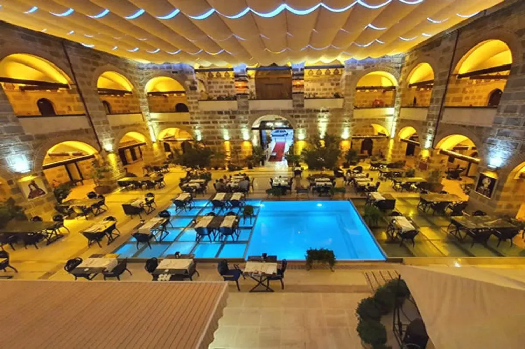 Cesme Kanuni Kervansaray Historical Hotel