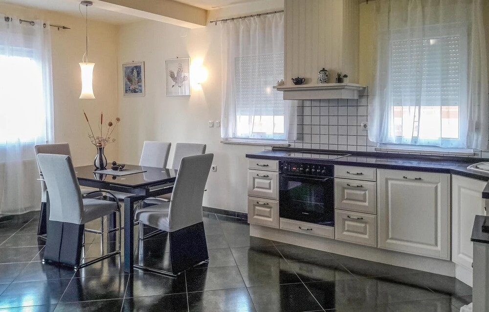 Beautiful Apartment in Fazana With Wifi and 1 Bedrooms