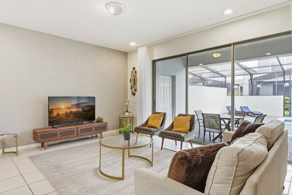 Cozy and Spacious 5BR With Pool Near Disney Parks