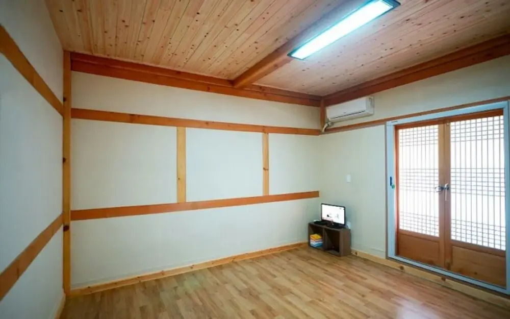 Jeonju Hanok Village Accommodation Sarangru Hanok Pension