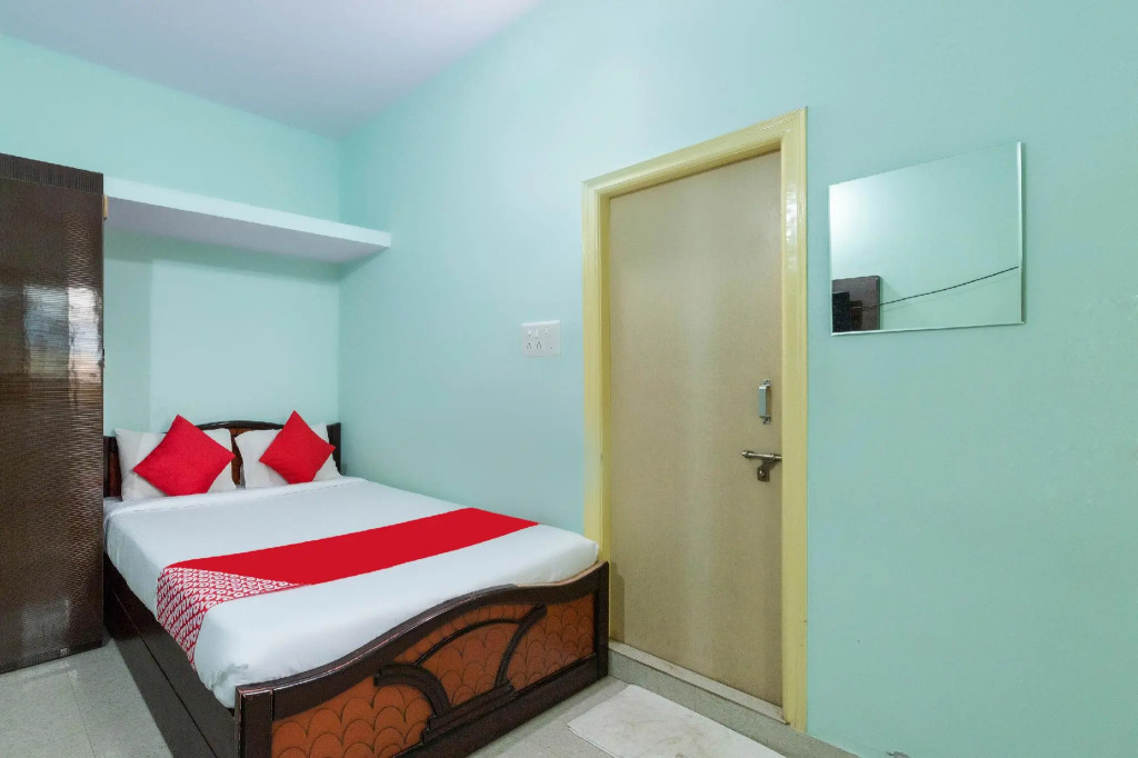 OYO 68738 Hotel Skv Residency