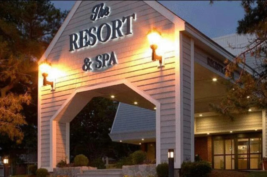Cape Cod Irish Village - The Emerald Resort