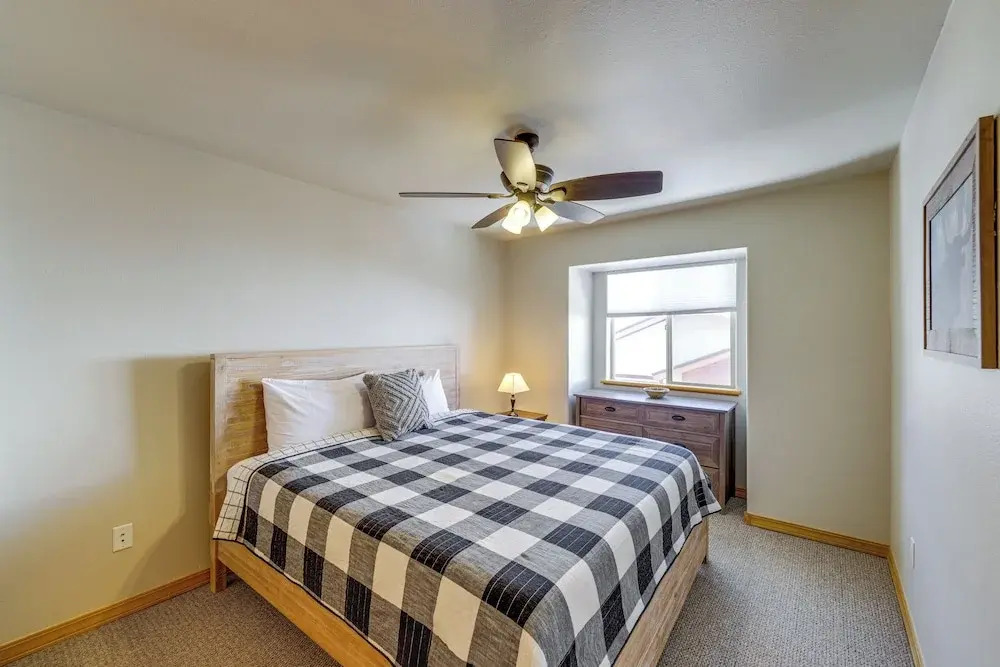Angel Fire Townhome w/ Hot Tub: 2 Mi to Ski Resort
