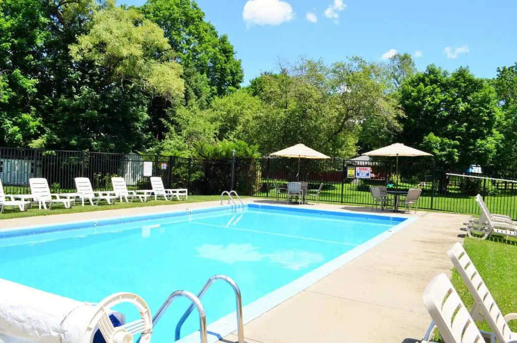 Maple Terrace Motel