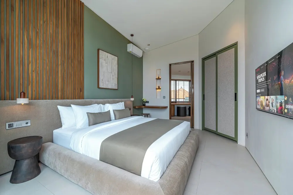 The Line - 5BR Luxury Villa with Cinema & Hot Tub in Umalas