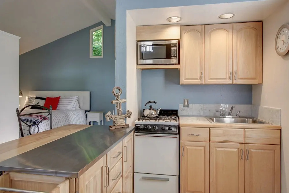 Agapios Cottage Close to State Street by RedAwning