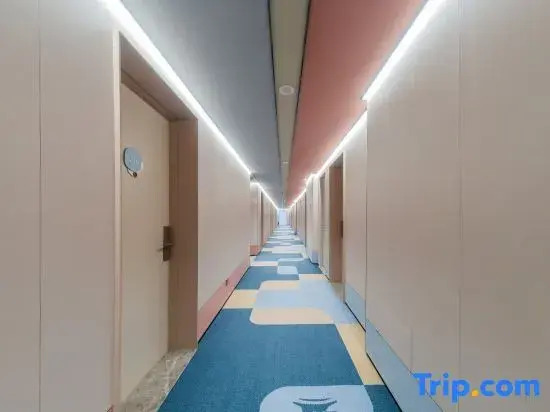 HanTing Hotel (Xiangyang Gucheng Yufeng Century Plaza)