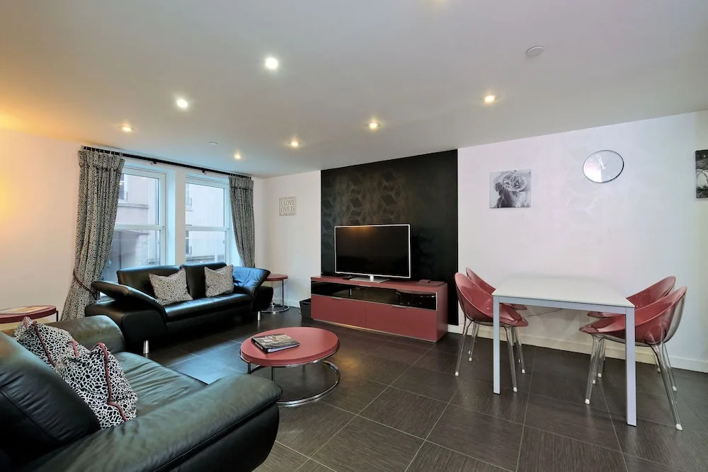 Trendy Home in Aberdeen