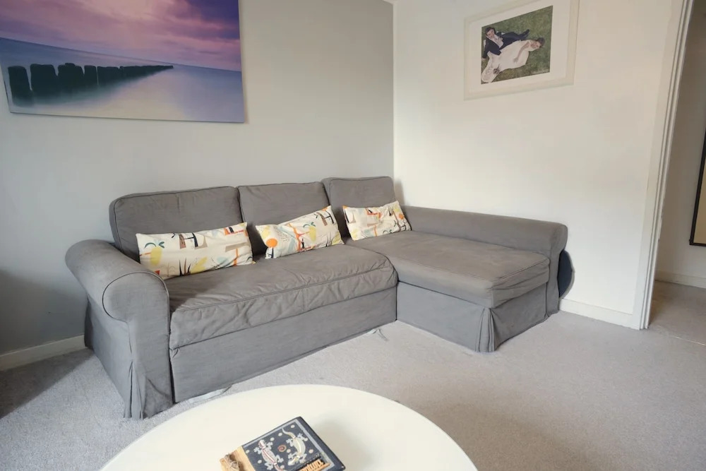2 Bedroom Apartment With Balcony in Nunhead