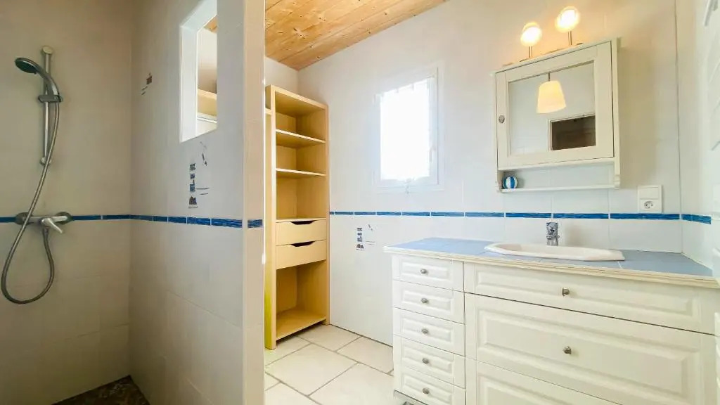 Charmante Villa avec étage proche plage