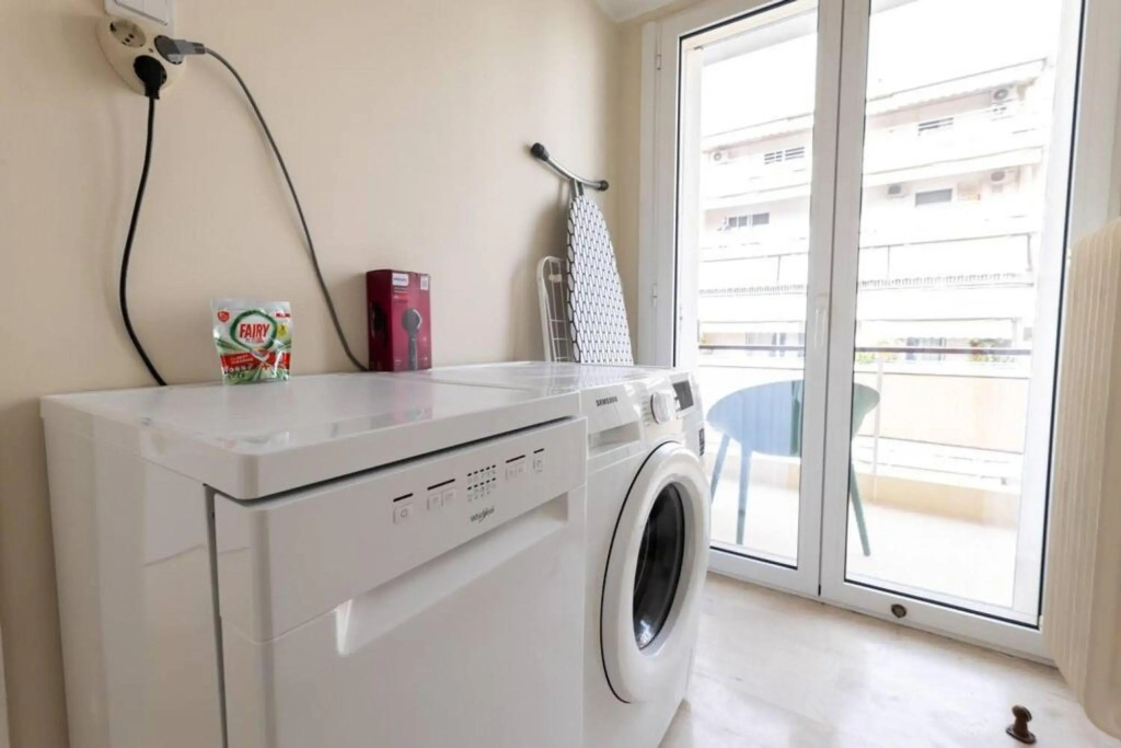 Amfitritis top floor apartment at Palaio Faliro