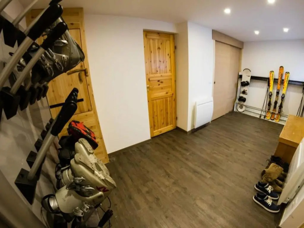 Chalet mitoyen traditionnel 12 personnes avec WiFi à La Tania - FR-1-513-61