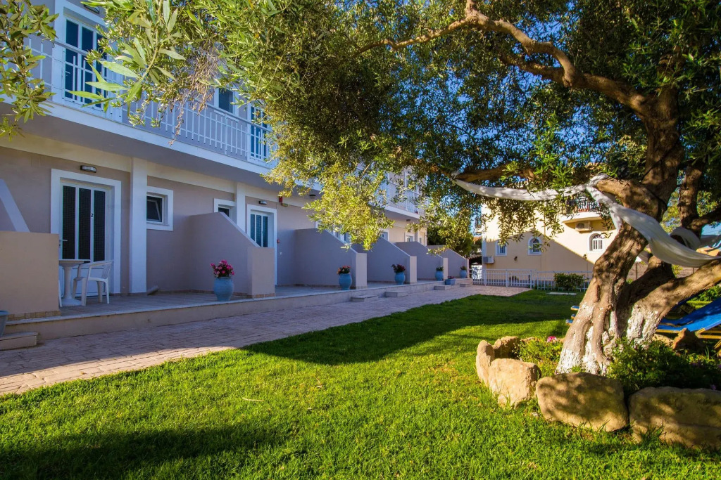Kondarini Sea View Villa, Just 290m from the beach, by ZanteWize
