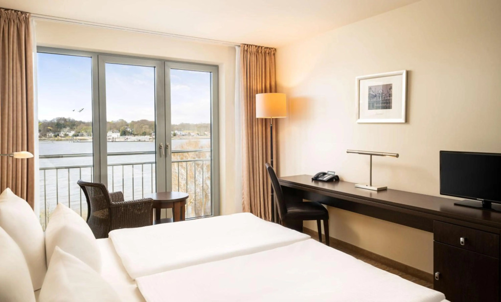 elaya hotel hamburg finkenwerder